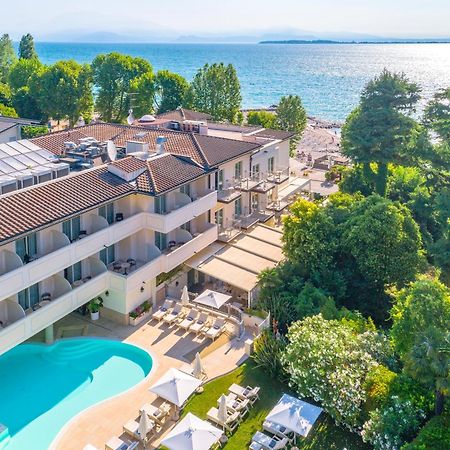 Villa Rosa Hotel Desenzano เดเซนซาโนเดลการ์ดา ภายนอก รูปภาพ
