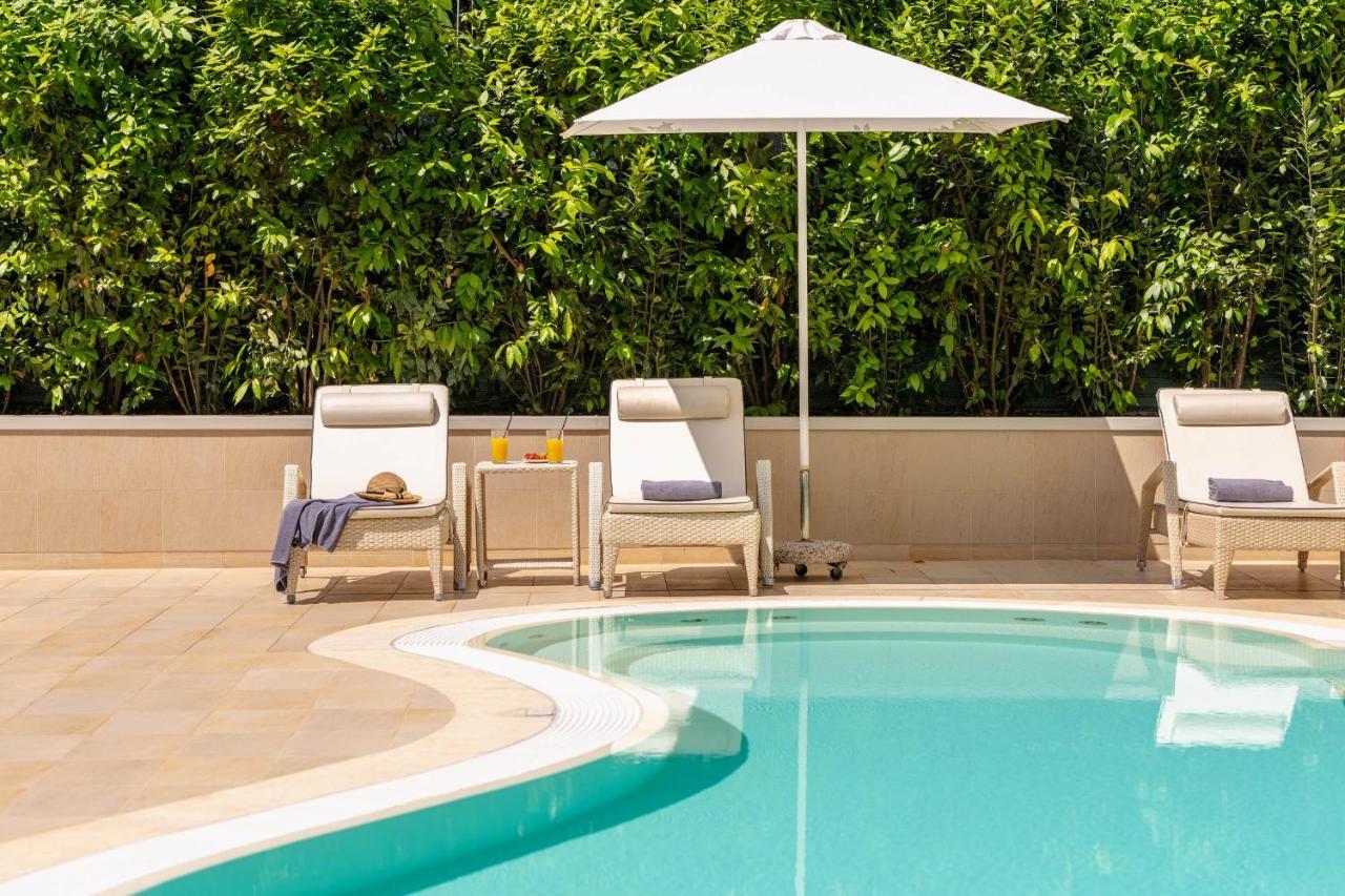 Villa Rosa Hotel Desenzano เดเซนซาโนเดลการ์ดา ภายนอก รูปภาพ
