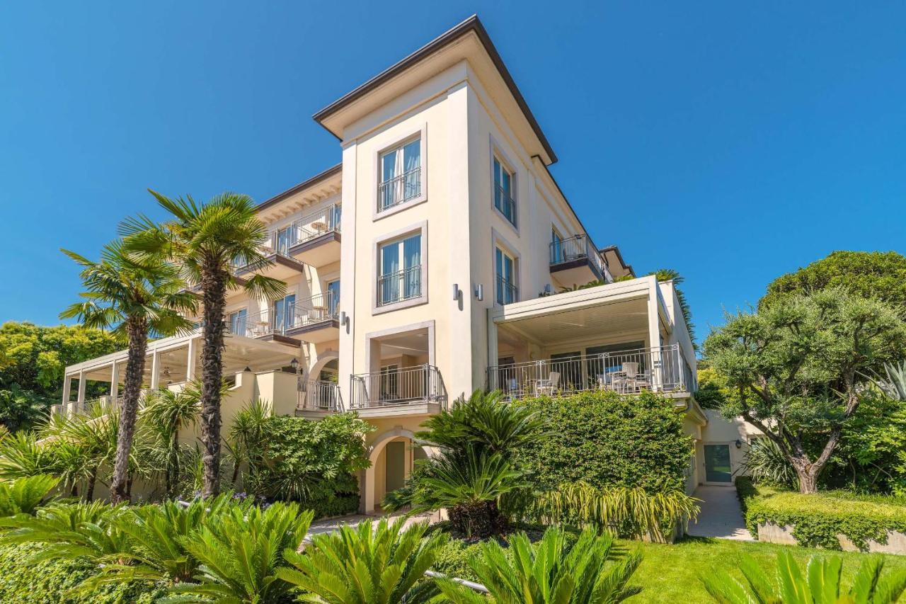 Villa Rosa Hotel Desenzano เดเซนซาโนเดลการ์ดา ภายนอก รูปภาพ