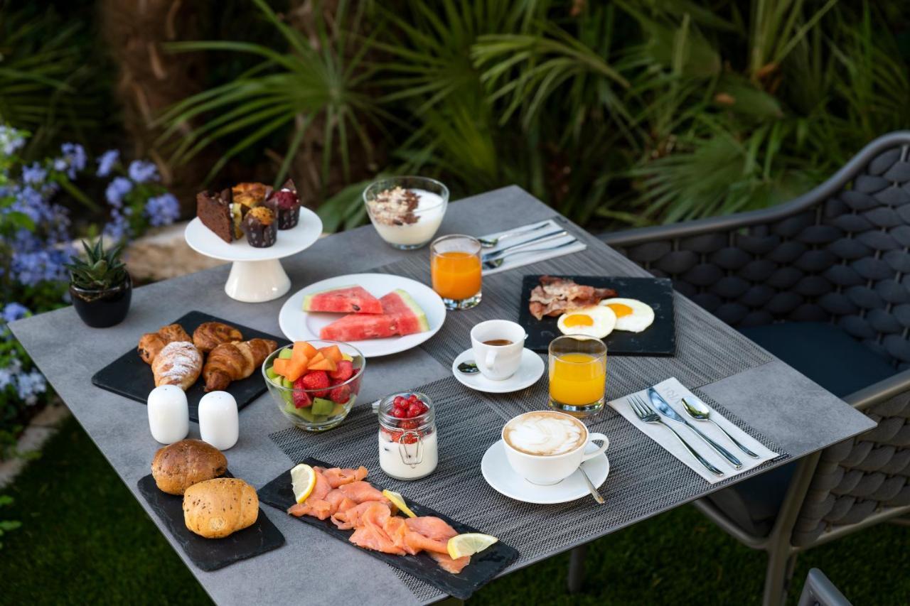 Villa Rosa Hotel Desenzano เดเซนซาโนเดลการ์ดา ภายนอก รูปภาพ