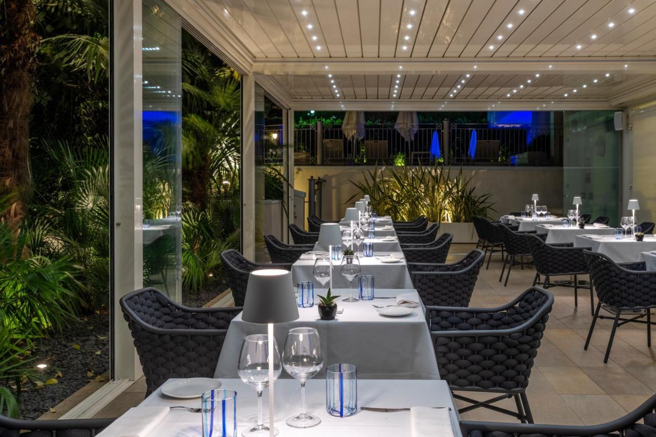 Villa Rosa Hotel Desenzano เดเซนซาโนเดลการ์ดา ภายนอก รูปภาพ