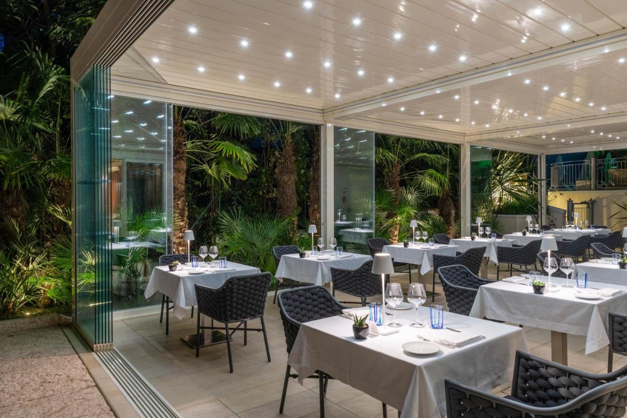 Villa Rosa Hotel Desenzano เดเซนซาโนเดลการ์ดา ภายนอก รูปภาพ