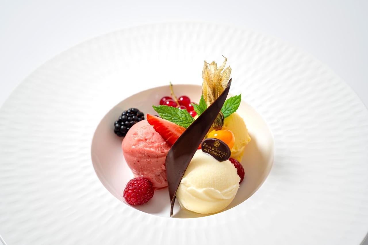 Villa Rosa Hotel Desenzano เดเซนซาโนเดลการ์ดา ภายนอก รูปภาพ