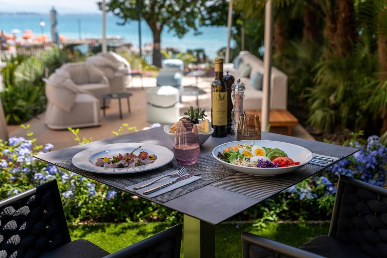Villa Rosa Hotel Desenzano เดเซนซาโนเดลการ์ดา ภายนอก รูปภาพ