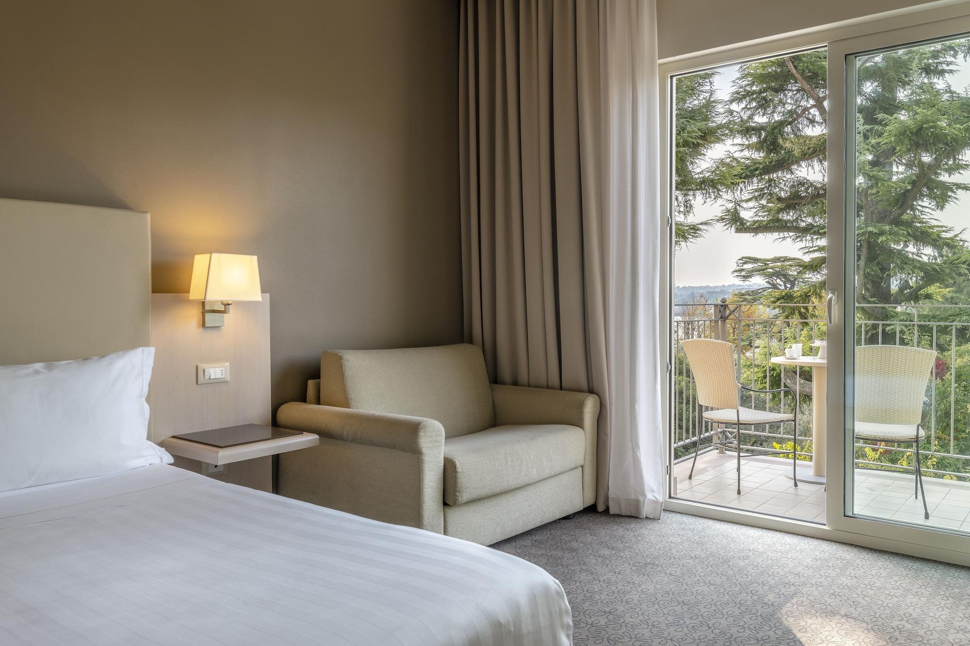 Villa Rosa Hotel Desenzano เดเซนซาโนเดลการ์ดา ภายนอก รูปภาพ