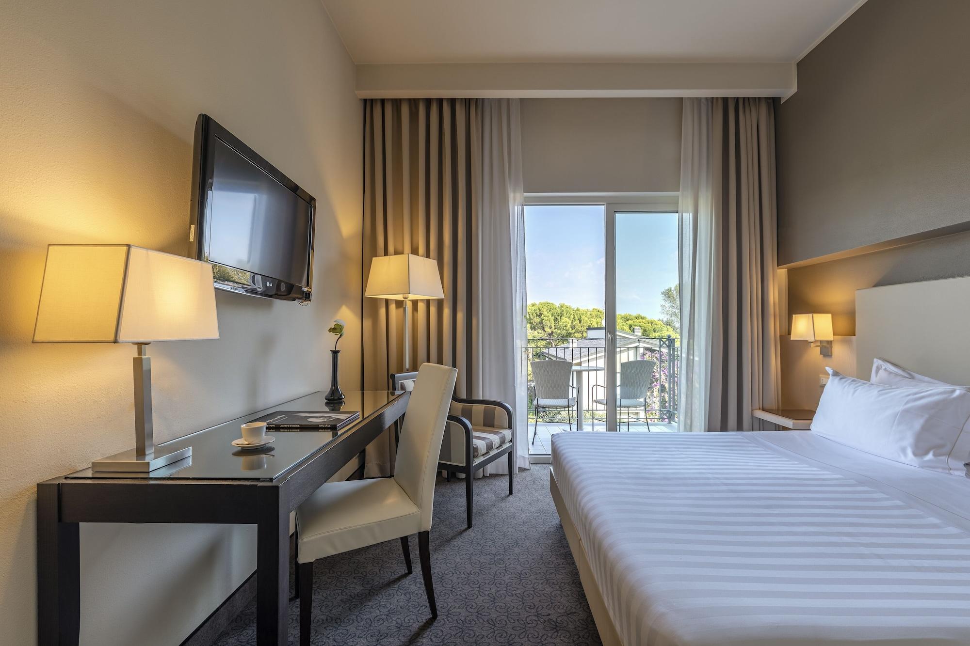 Villa Rosa Hotel Desenzano เดเซนซาโนเดลการ์ดา ภายนอก รูปภาพ