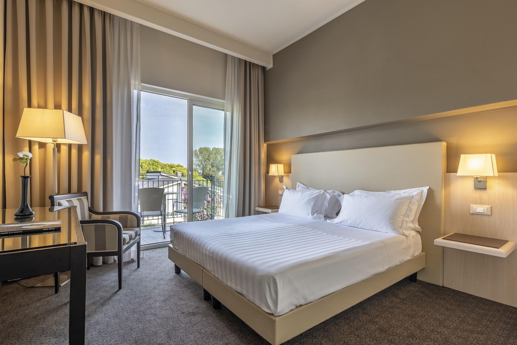 Villa Rosa Hotel Desenzano เดเซนซาโนเดลการ์ดา ภายนอก รูปภาพ