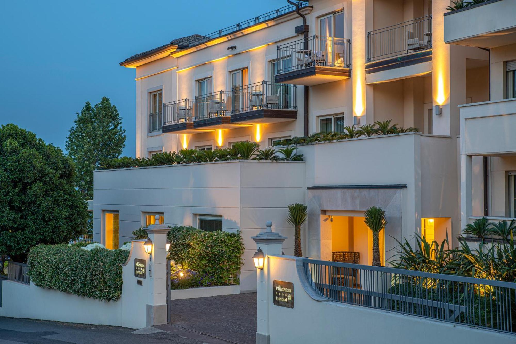 Villa Rosa Hotel Desenzano เดเซนซาโนเดลการ์ดา ภายนอก รูปภาพ