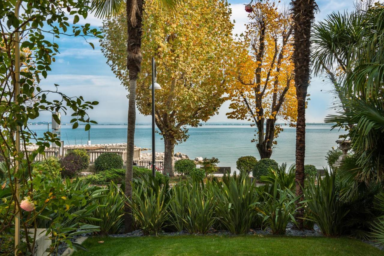 Villa Rosa Hotel Desenzano เดเซนซาโนเดลการ์ดา ภายนอก รูปภาพ