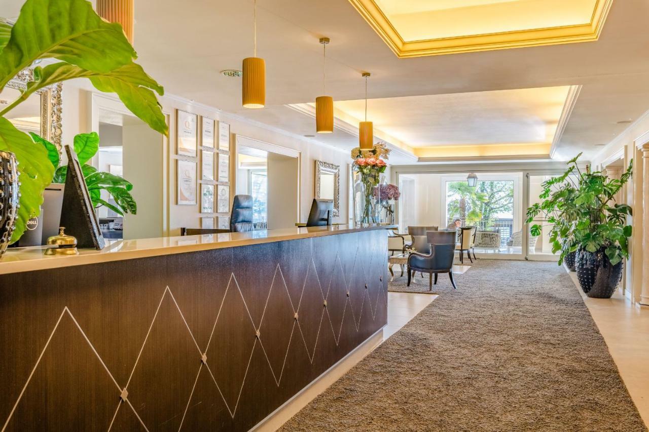 Villa Rosa Hotel Desenzano เดเซนซาโนเดลการ์ดา ภายนอก รูปภาพ